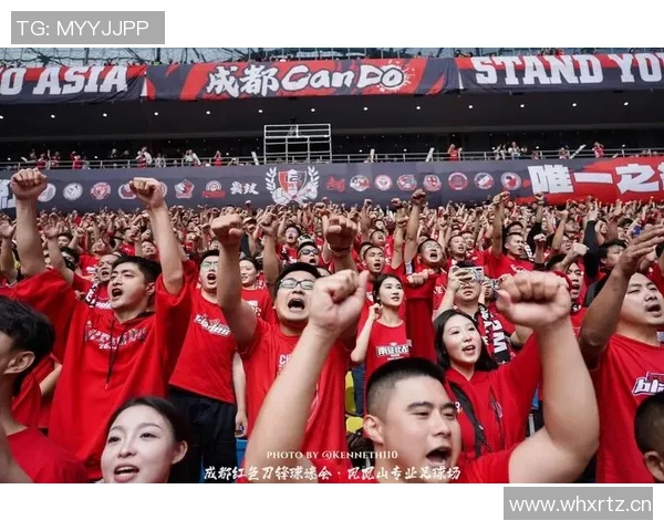 西可乐足球引领潮流激情赛场展现年轻活力与团队精神的完美结合